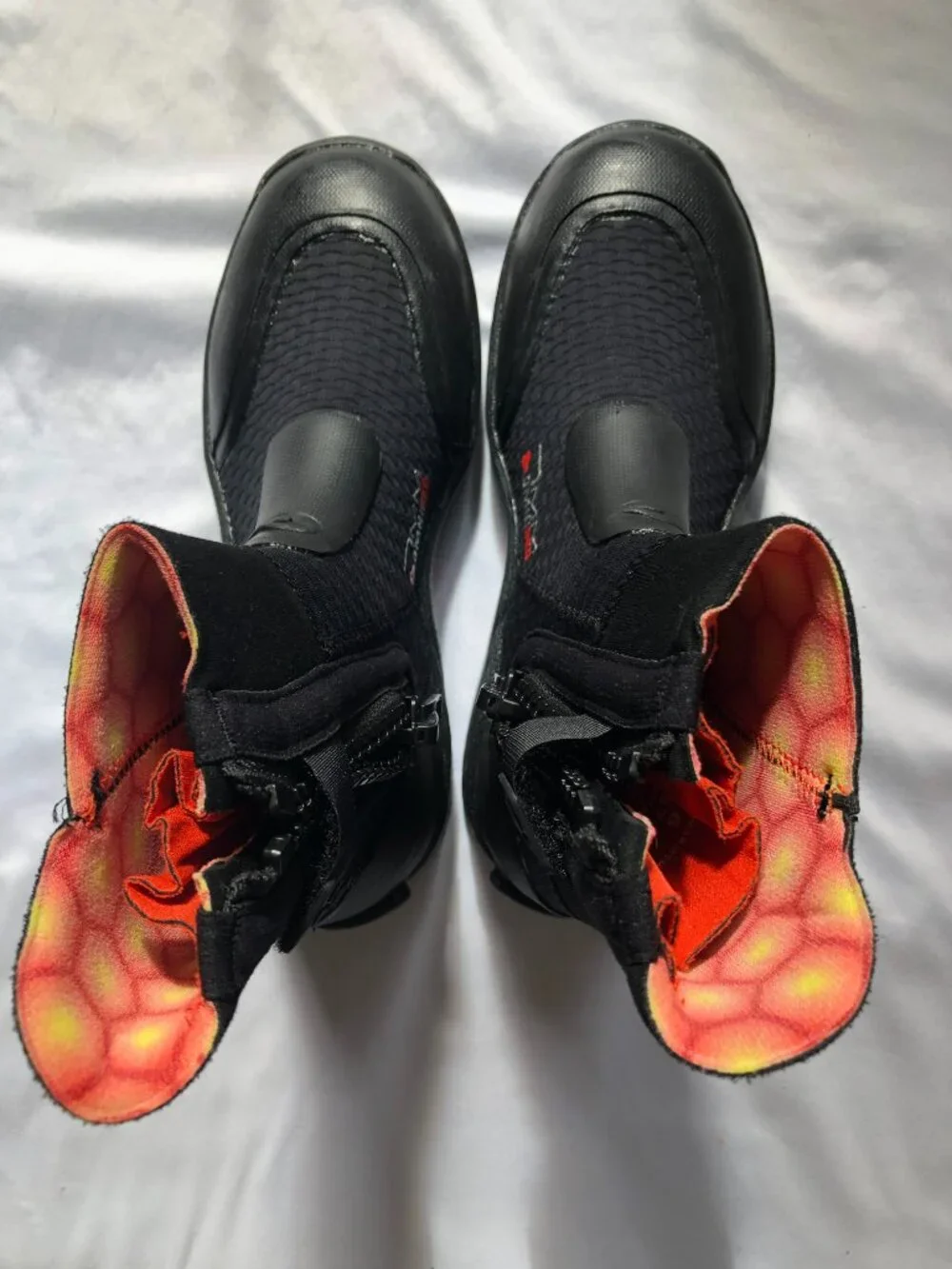 NWT BARE 7MM Ultrawarmth With OMNIRED Technology Dive Boots Size 6 UNISEX